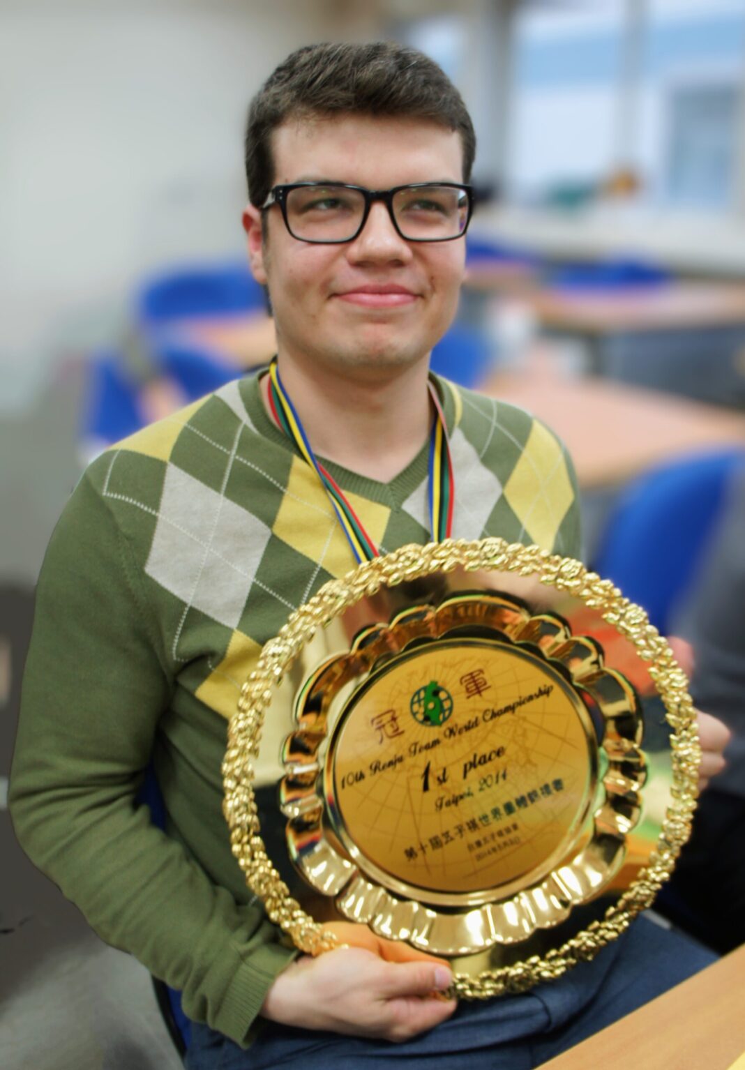 Image of Tunnet holding an award
